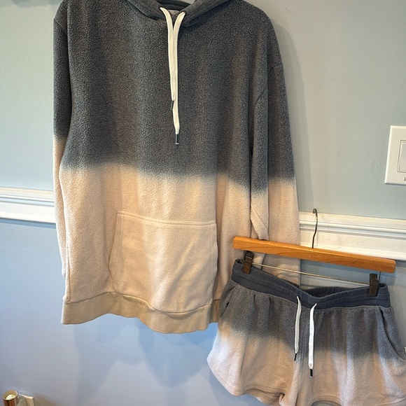 FEAT Helen Owen x feat Hoodie and shorts set hoodie-xl. Shorts-large - Picture 1 of 10